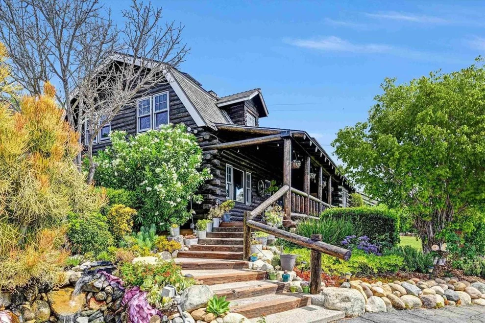 Unit for sale at 3127 Alta Vista Drive, Fallbrook, CA 92028