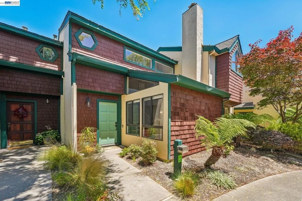 Unit for sale at 505 Lagunaria Ln, Alameda, CA 94502