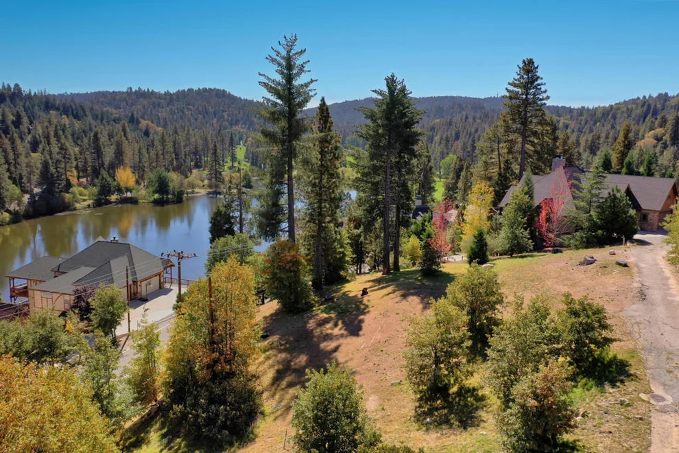 Unit for sale at 788 Brentwood Drive, Lake Arrowhead, CA 92352