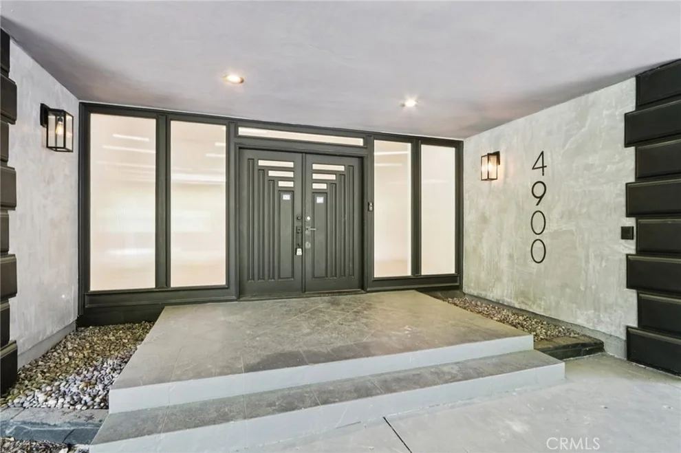 Unit for sale at 4900 Queen Victoria, Woodland Hills, CA 91364