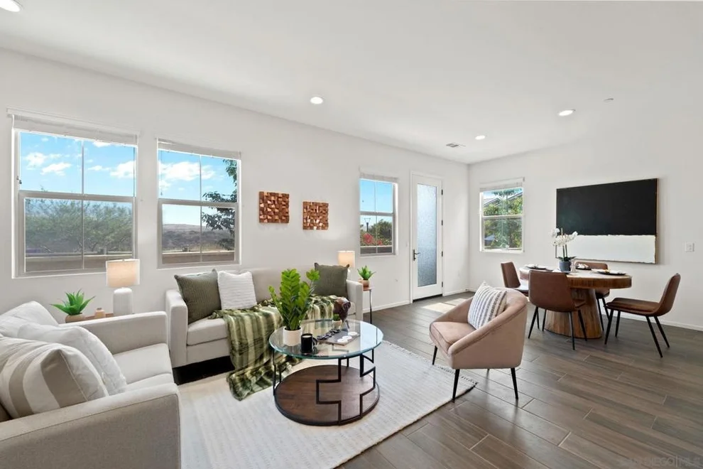 Unit for sale at 1923 Corte Zafiro, Chula Vista, CA 91913