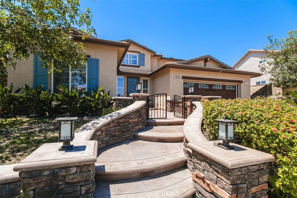 Unit for sale at 29315 Sequoia, Canyon Country, CA 91387