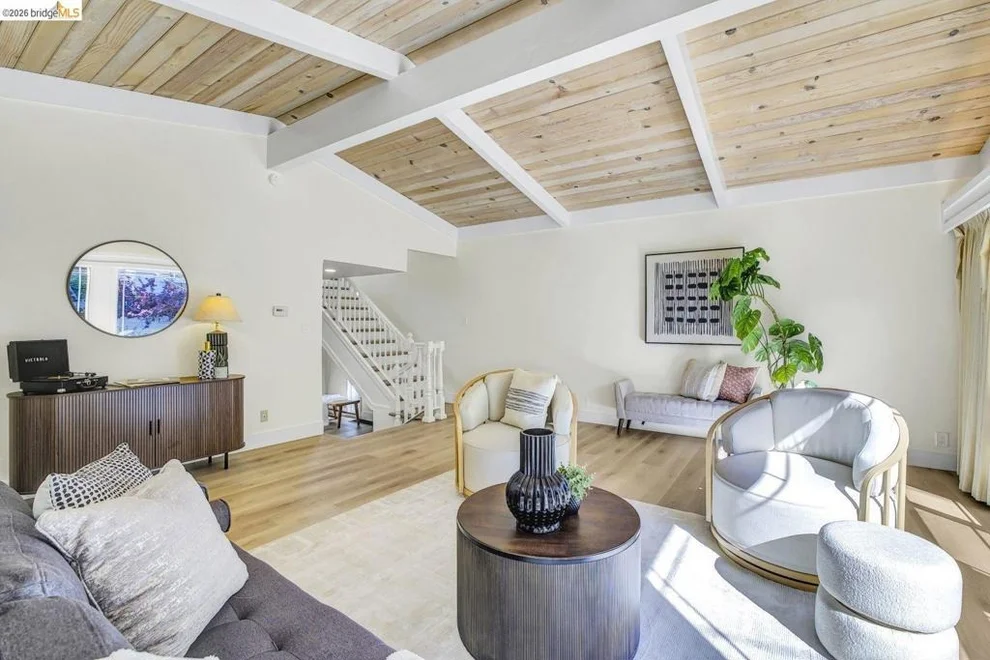 Unit for sale at 6635 Banning Dr, Oakland, CA 94611