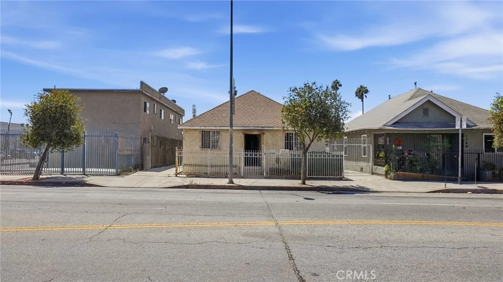 Unit for sale at 1374 E Vernon, Los Angeles, CA 90011