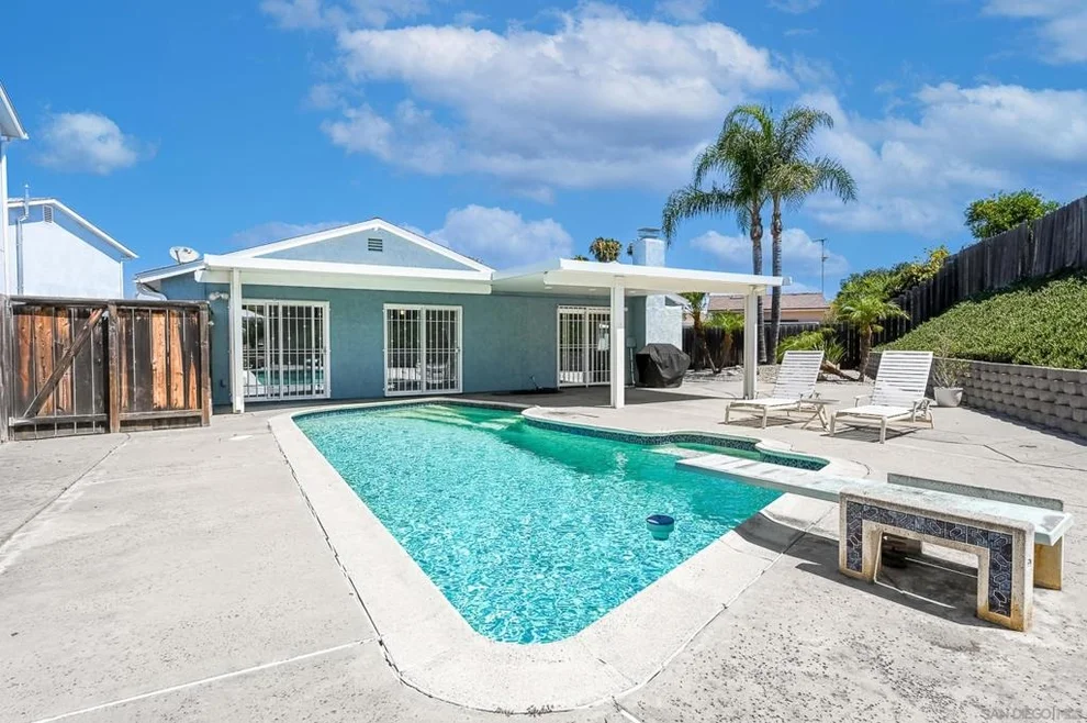 Unit for sale at 10421 Calico Cir, San Diego, CA 92126
