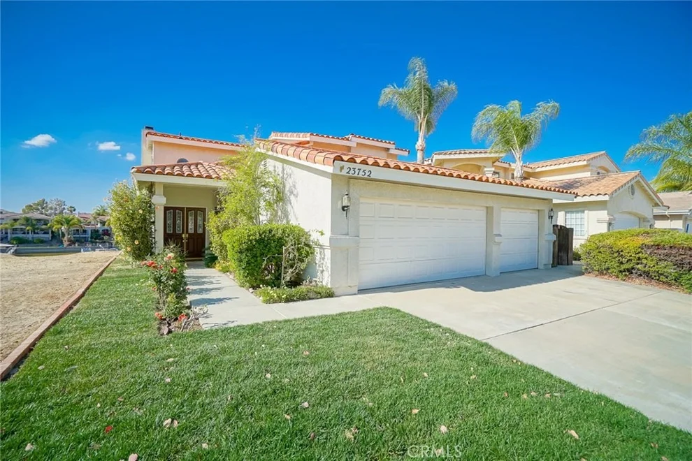 Unit for sale at 23752 Continental Drive, Canyon Lake, CA 92587