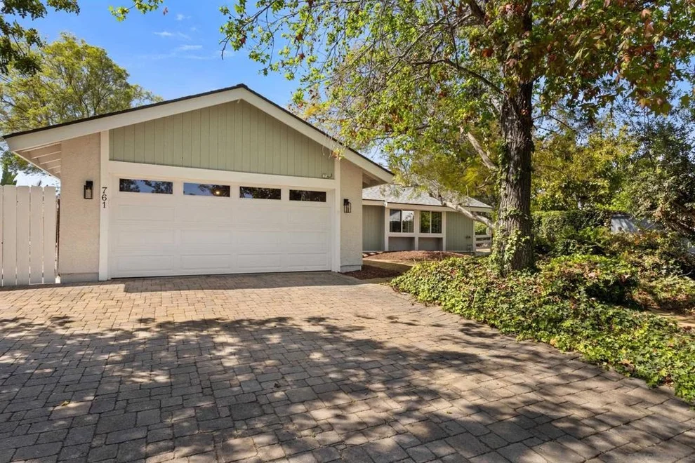 Unit for sale at 761 Rocking Horse Rd, Vista, CA 92081