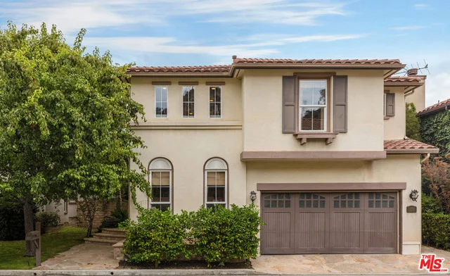 Unit for sale at 2772 HOLLYVIEW Court, Los Angeles, CA 90068