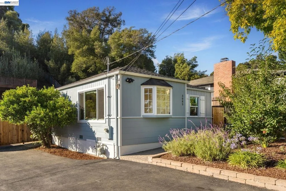 Unit for sale at 3085 Bantry Ave, Oakland, CA 94605