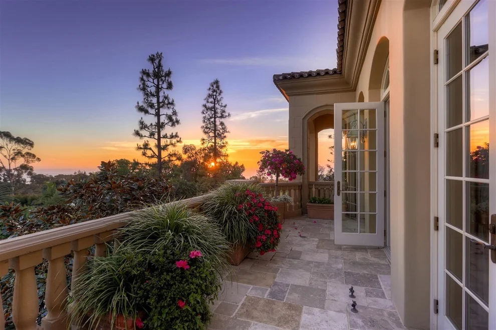 Unit for sale at 7185 Fairway Road, La Jolla, CA 92037