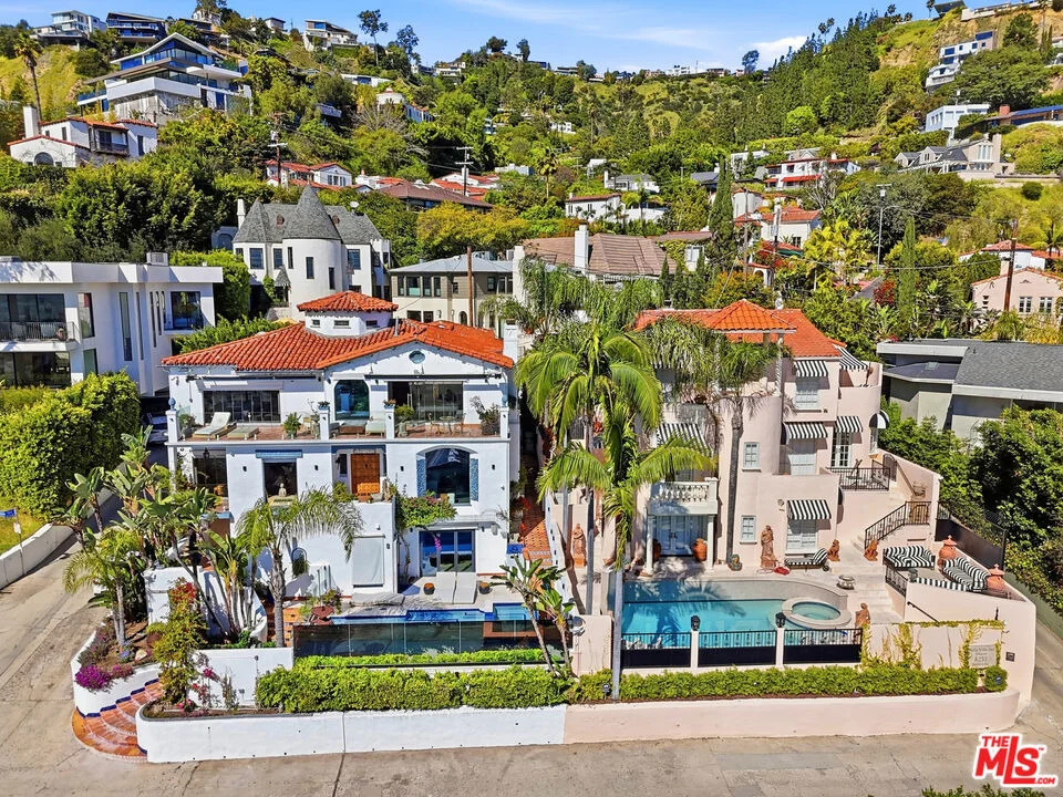 Unit for sale at 8237 Roxbury Road, Los Angeles, CA 90069