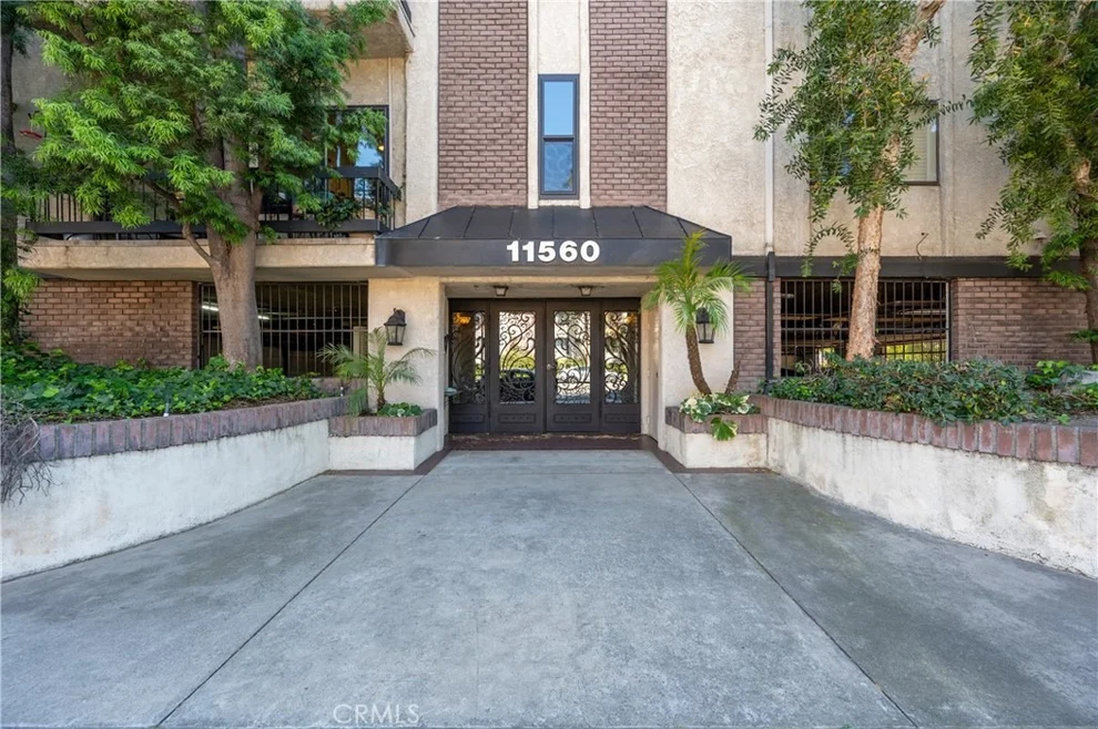 Unit for sale at 11560 Moorpark Street, North Hollywood, CA 91602