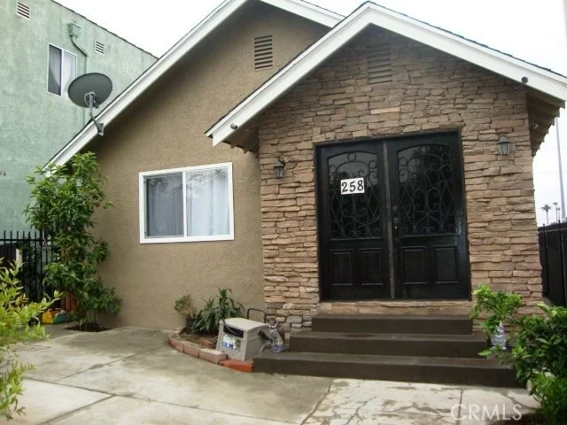 Unit for sale at 258 E 43rd Street, Los Angeles, CA 90011