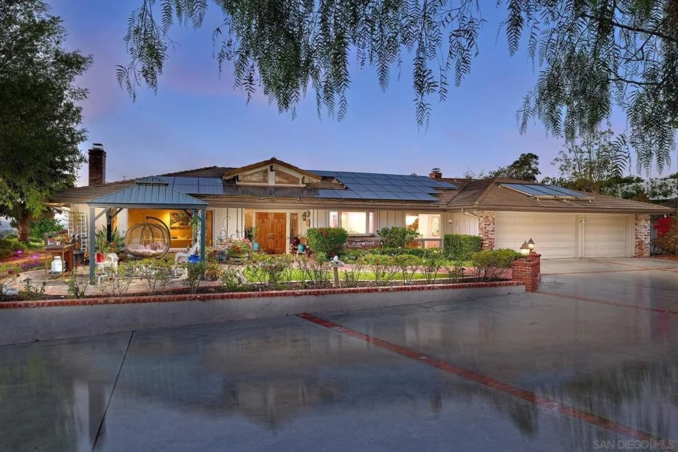 Unit for sale at 17505 Corte Lomas Verdes, Poway, CA 92064