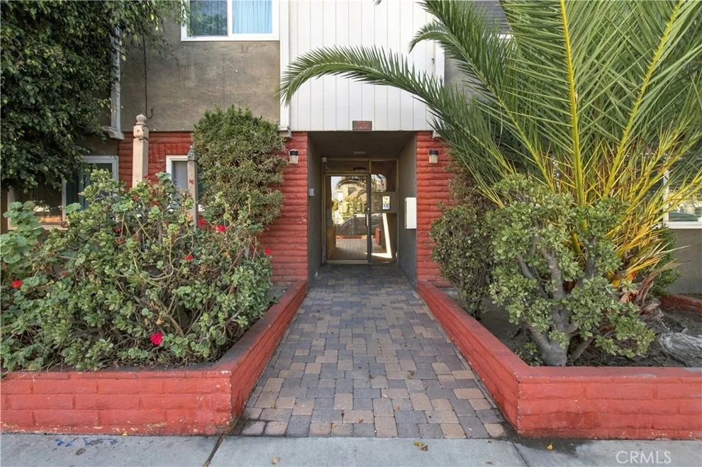 Unit for sale at 725 Coronado Ave, Long Beach, CA 90804