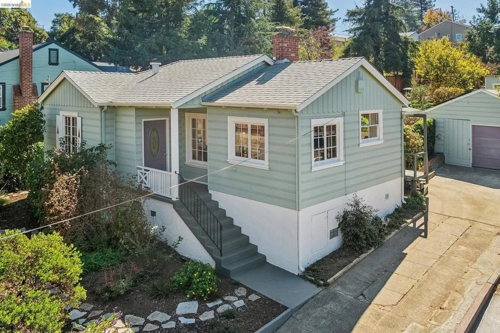 Unit for sale at 7531 Greenly Dr, Oakland, CA 94605