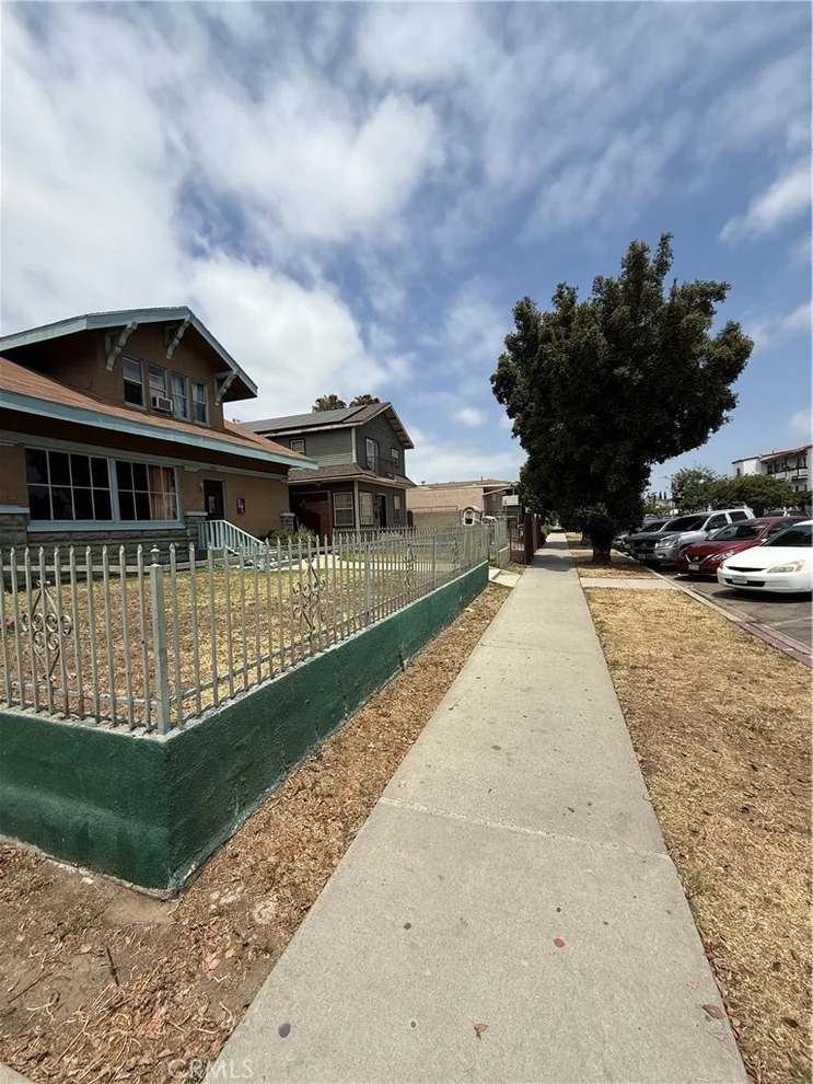 Unit for sale at 1403 Elm, Long Beach, CA 90813