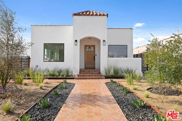 Unit for sale at 2927 S NORTON Avenue, Los Angeles, CA 90018