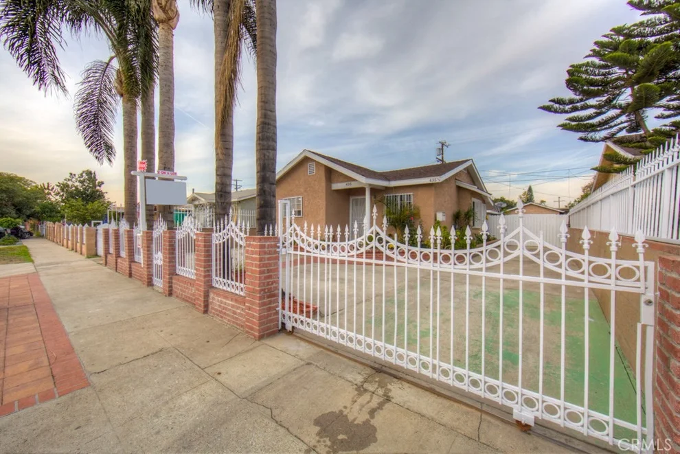 Unit for sale at 435 E 71st Street, Los Angeles, CA 90003