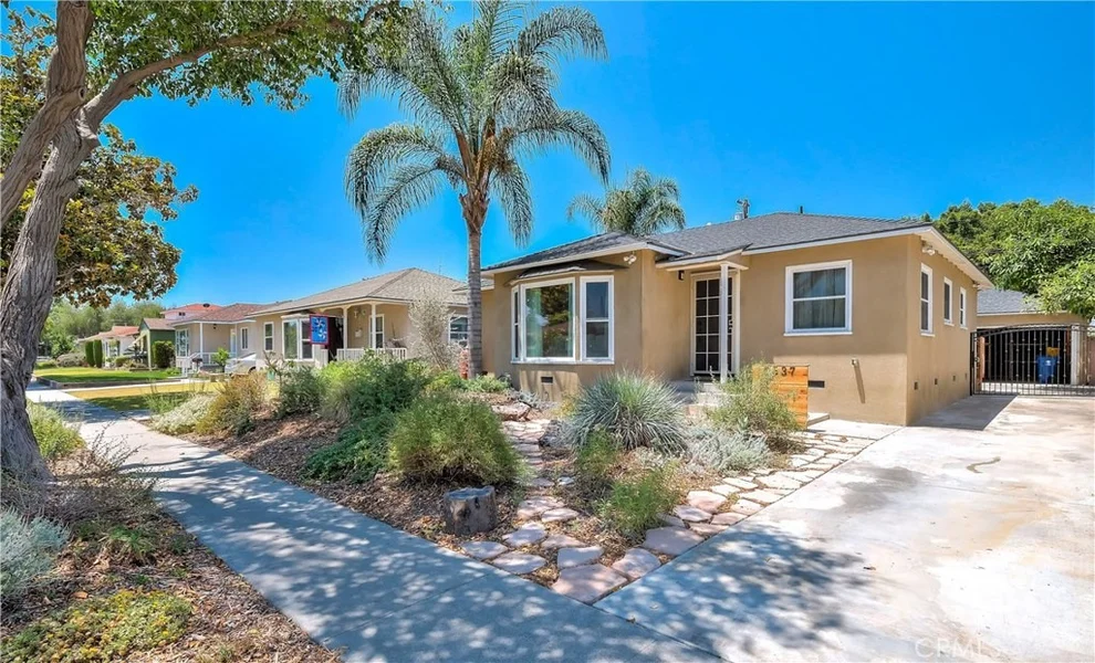 Unit for sale at 5537 Adenmoor Avenue, Lakewood, CA 90713