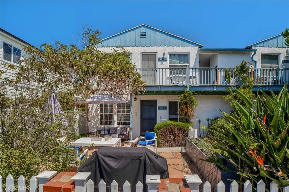 Unit for sale at 2722 Grand Canal, Los Angeles, CA 90291
