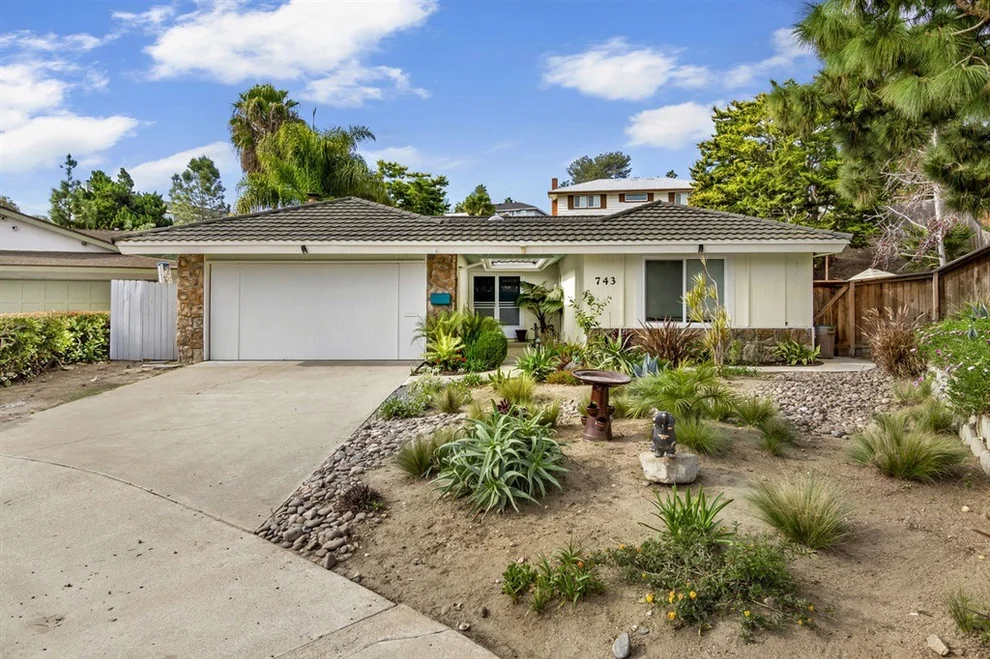Unit for sale at 743 Sonrisa St, Solana Beach, CA 92075