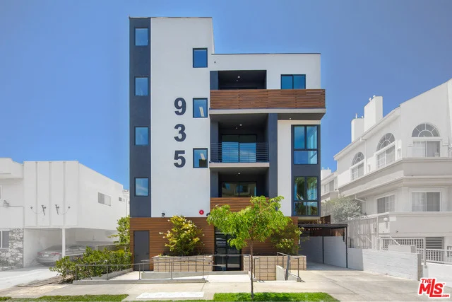 Unit for sale at 935 N HUDSON Avenue, Los Angeles, CA 90038