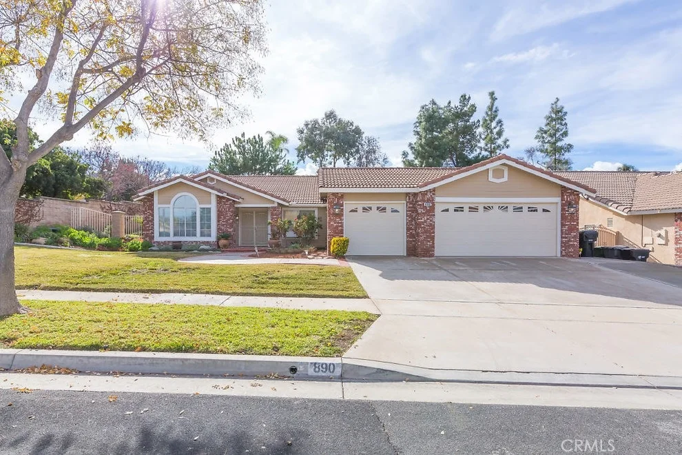 Unit for sale at 890 Sugar Maple Lane, Corona, CA 92881