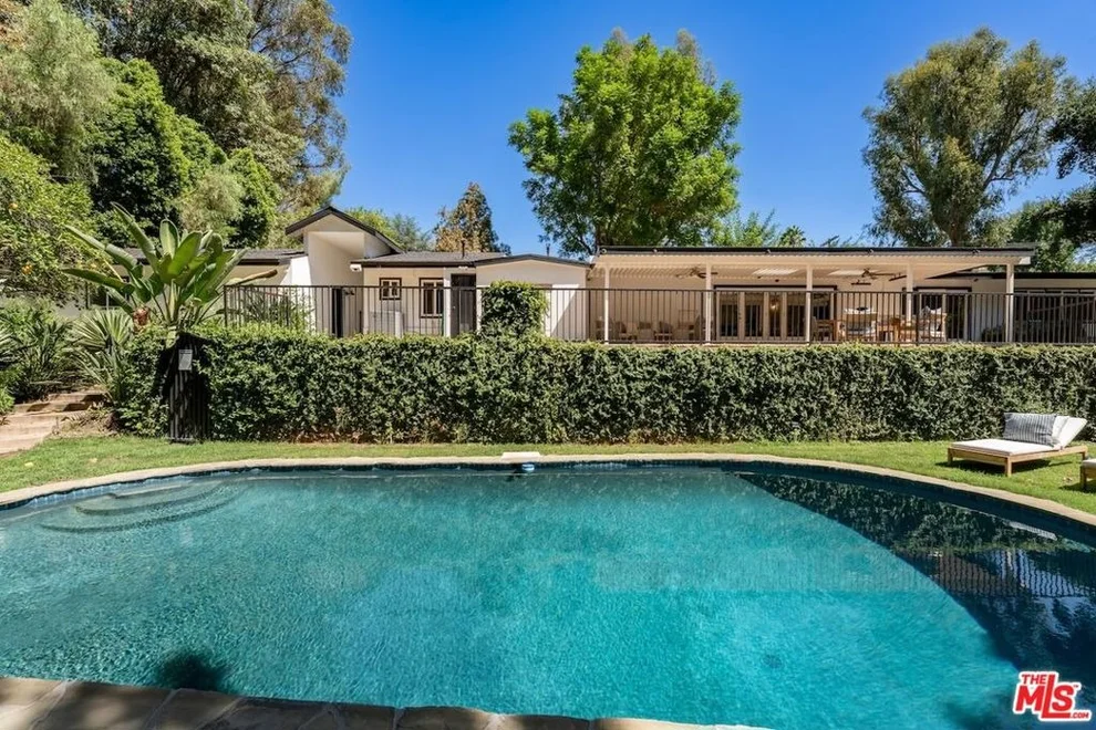 Unit for sale at 4725 Vanalden Avenue, Tarzana, CA 91356