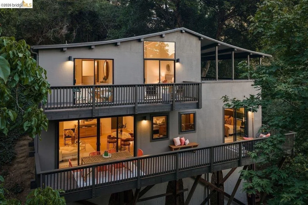 Unit for sale at 433 Capricorn Ave, Oakland, CA 94611