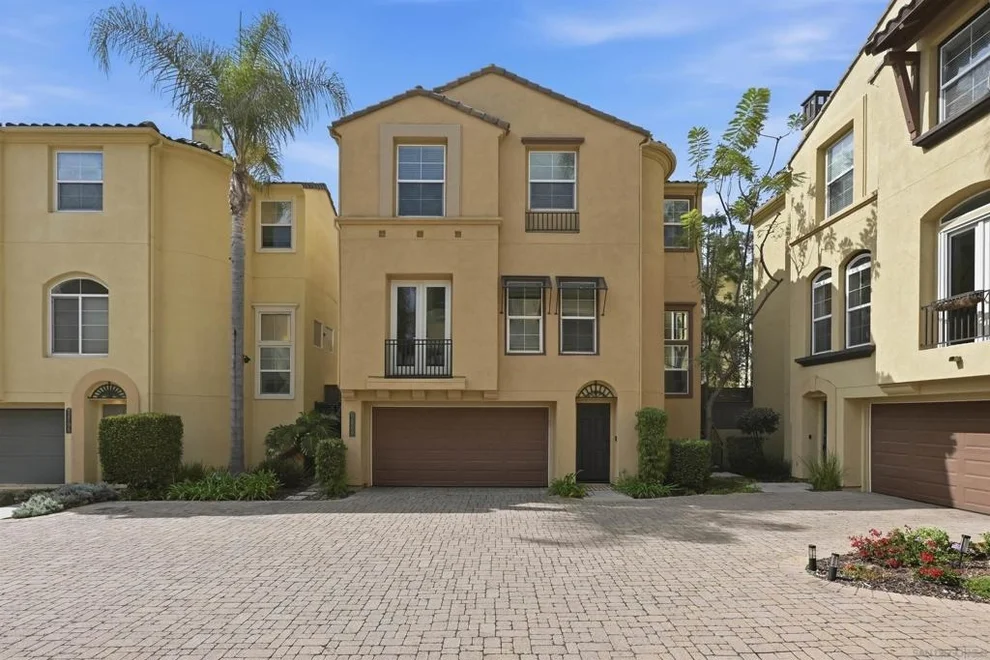Unit for sale at 2800 Villas Way, San Diego, CA 92108