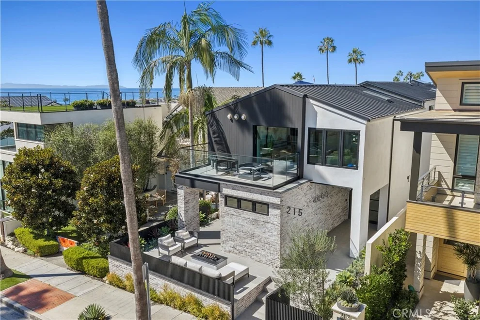 Unit for sale at 215 Goldenrod, Corona Del Mar, CA 92625