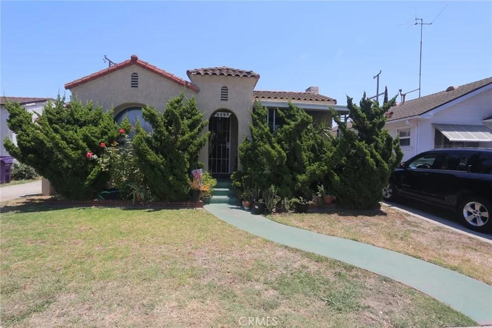 Unit for sale at 6072 Myrtle Avenue, Long Beach, CA 90805