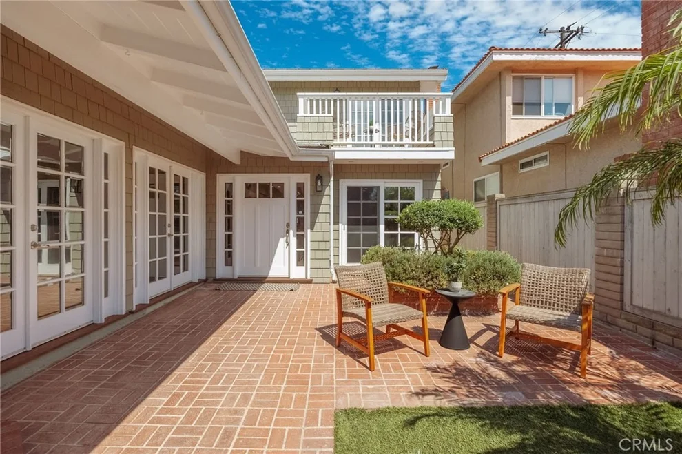 Unit for sale at 3504 N Poinsettia Avenue, Manhattan Beach, CA 90266