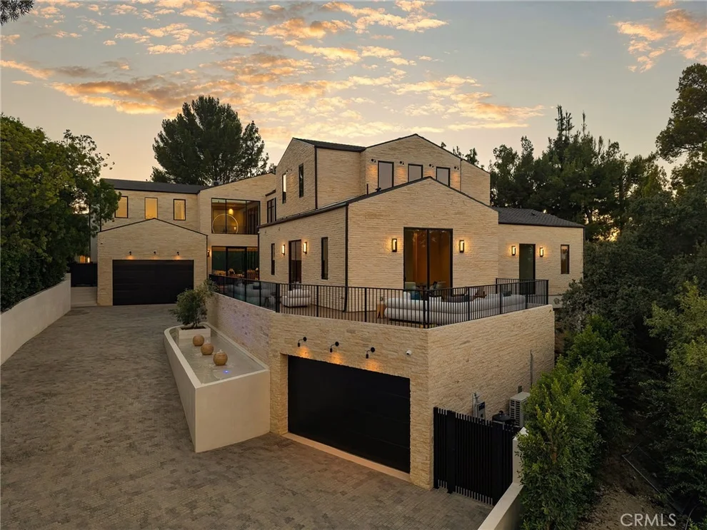 Unit for sale at 16093 Royal Oak Road, Encino, CA 91436
