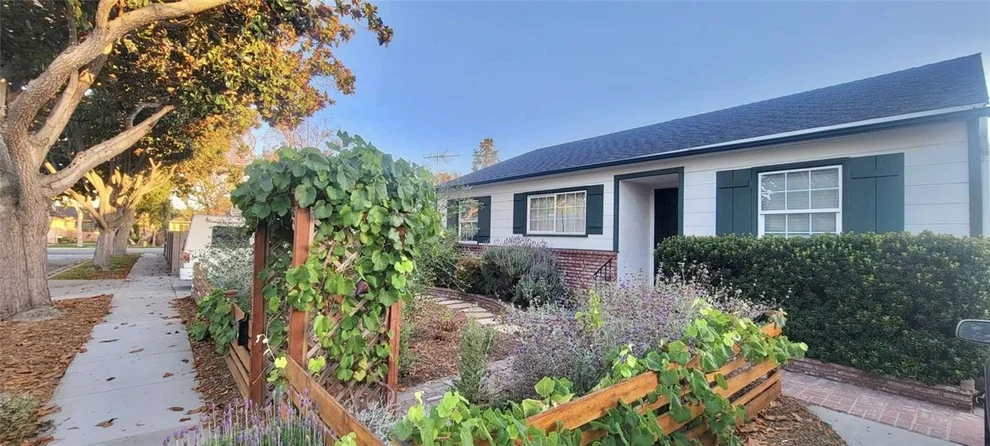 Unit for sale at 4331 Johanna Avenue, Lakewood, CA 90713