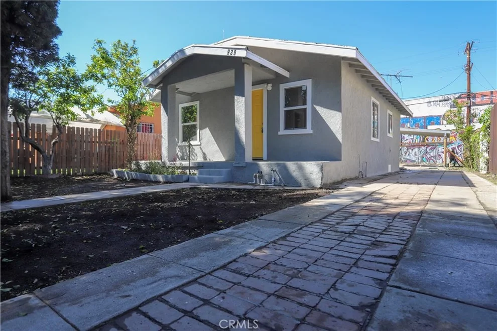 Unit for sale at 939 E 87th Street, Los Angeles, CA 90002