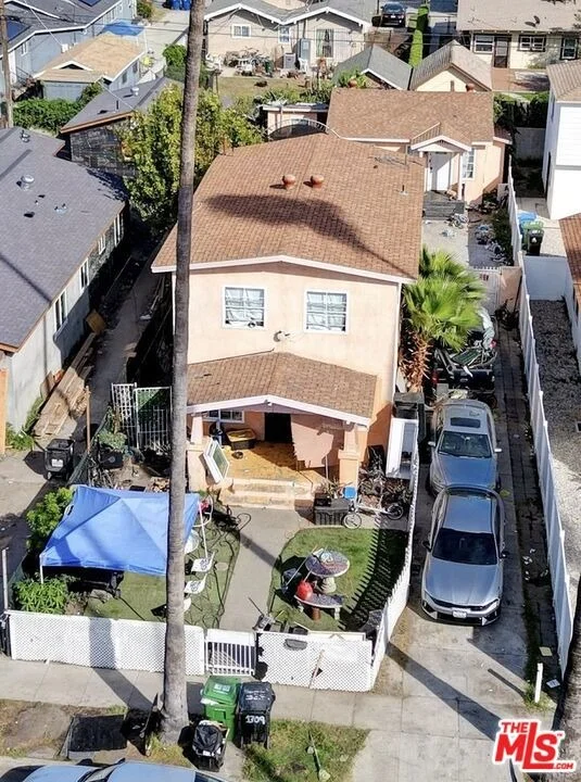 Unit for sale at 3976 3rd Avenue, Los Angeles, CA 90008