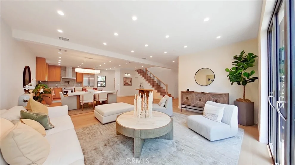 Unit for sale at 3651 Roselawn, Glendale, CA 91208