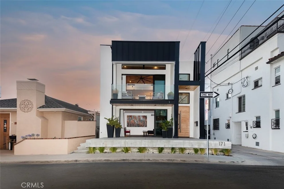 Unit for sale at 171 Savona Walk, Long Beach, CA 90803