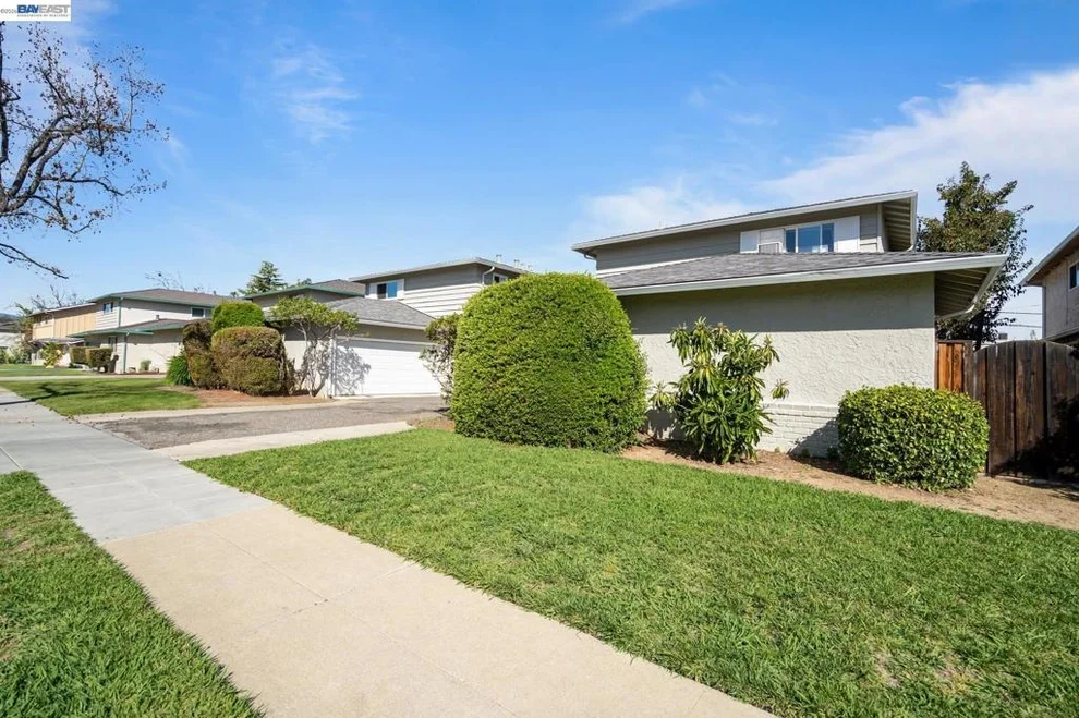 Unit for sale at 19423 19425 Greenwood Dr, Cupertino, CA 95014