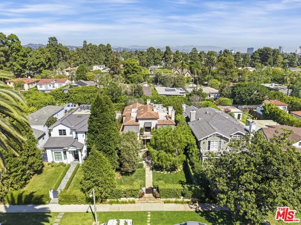 Unit for sale at 423 22nd Street, Santa Monica, CA 90402