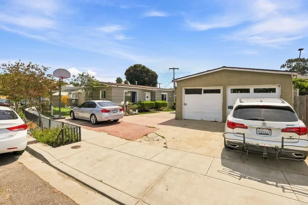 Unit for sale at 4415 17 Manitou Way, San Diego, CA 92117