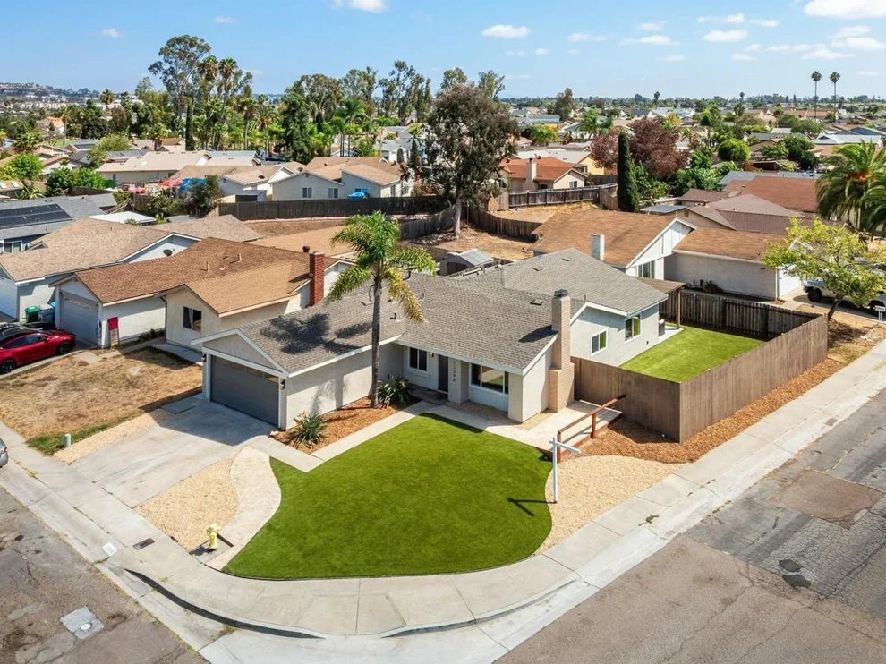 Unit for sale at 11396 Camarosa, San Diego, CA 92126