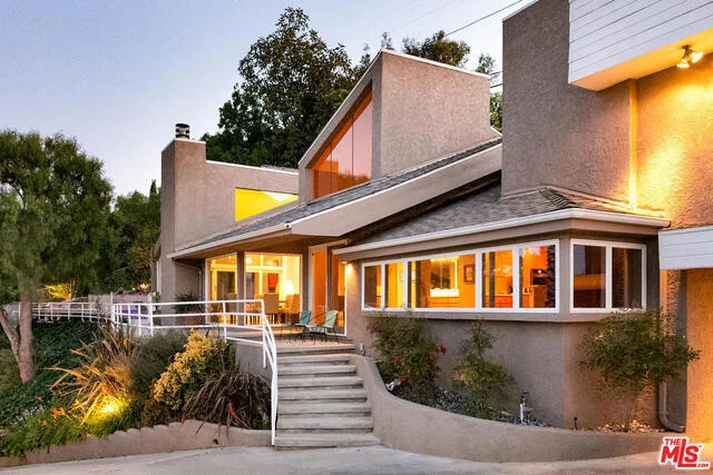 Unit for sale at 4033 Weslin Avenue, Sherman Oaks, CA 91423
