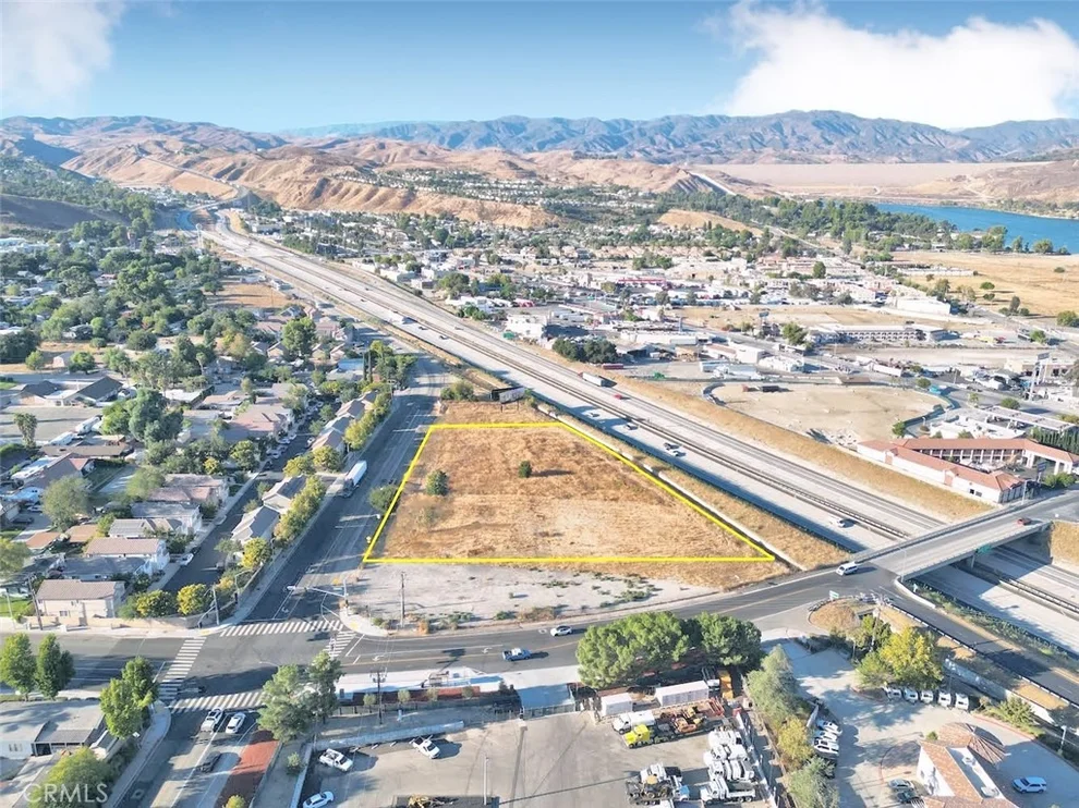 Unit for sale at 31426 The Old Road N, Castaic, CA 91384