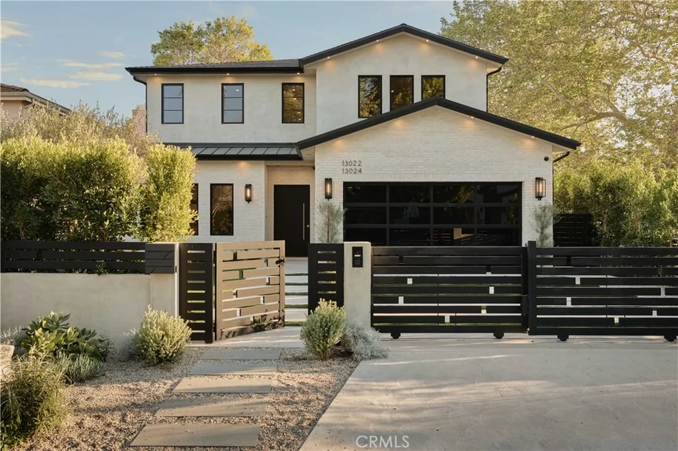 Unit for sale at 13024 Bloomfield Street, Studio City, CA 91604