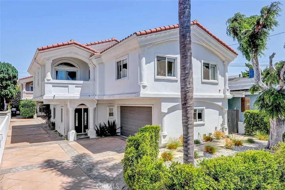 Unit for sale at 2113 Harriman, Redondo Beach, CA 90278
