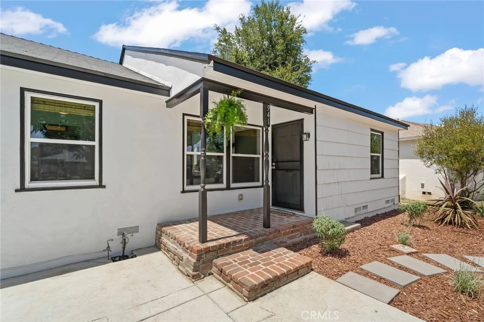 Unit for sale at 941 E Ridgewood, Long Beach, CA 90807