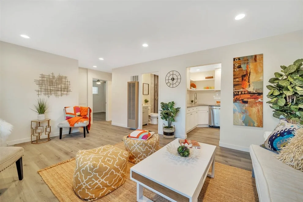 Unit for sale at 952 Olive Ave, Vista, CA 92083